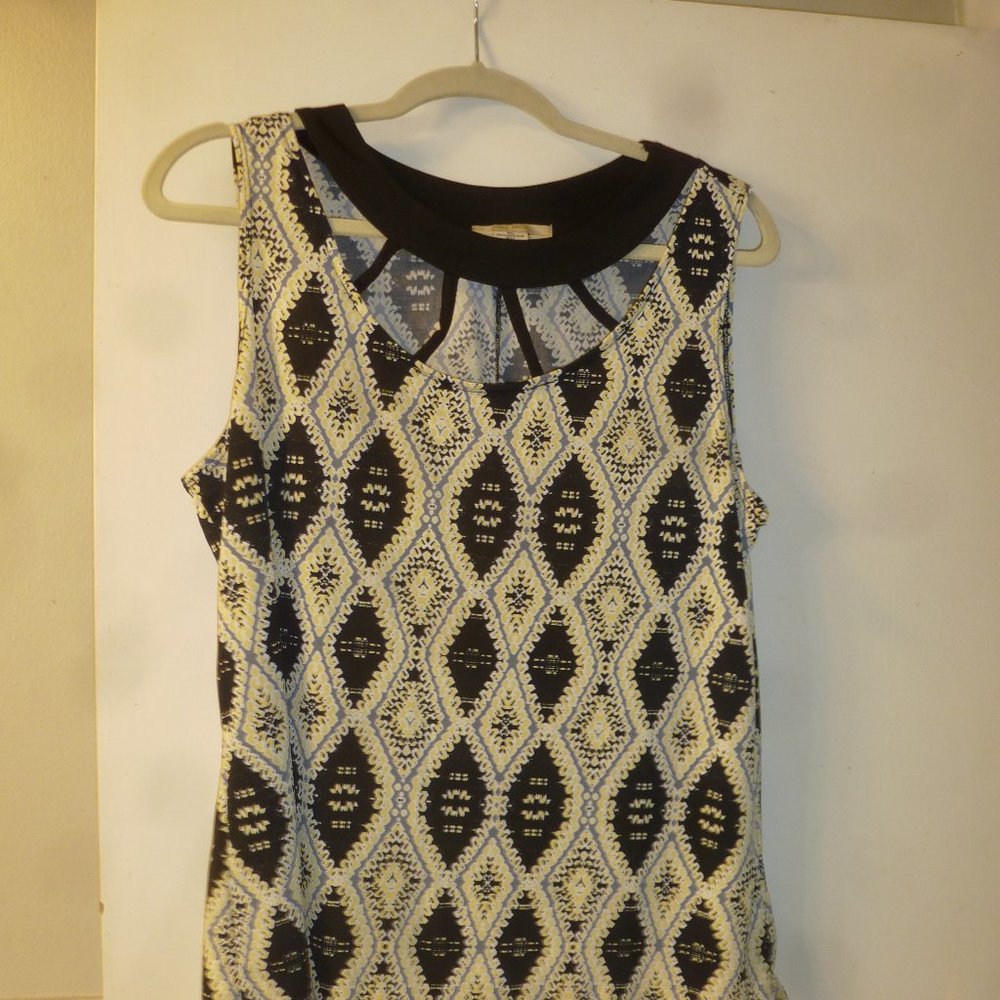 Diana Belle Sleeveless Stretchy Top w/ Round Neck accent Sz XL